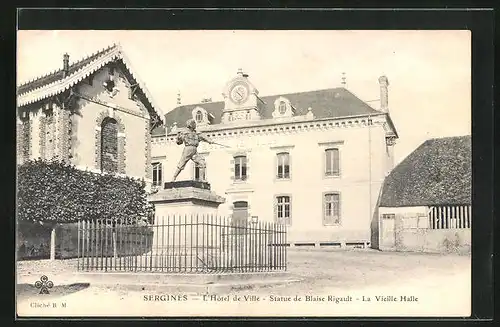 AK Sergines, l'Hotel de Ville, Statue de Blaise Rigault, la Vieille Halle