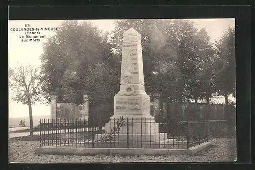 AK Coulanges-la-Vineuse, le Monument aux Morts