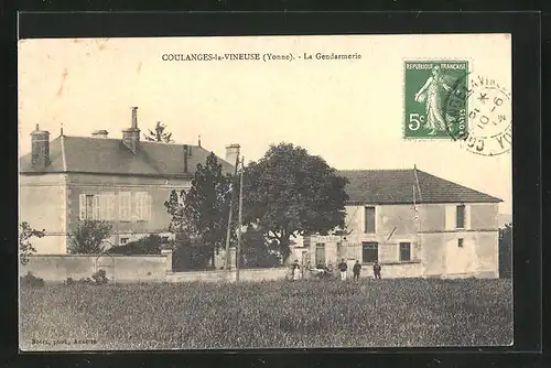 AK Coulanges-la-Vineuse, la Gendarmerie