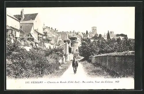 AK Vézelay, Chemin de Ronde, Au centre, Tour des Colons