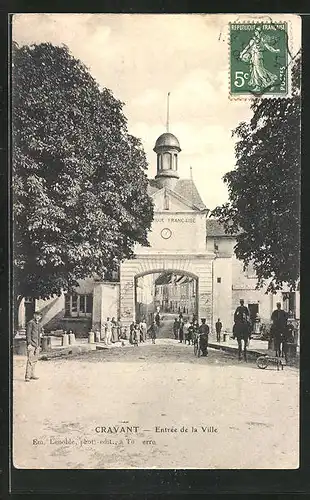 AK Cravant, Entrée de la Ville