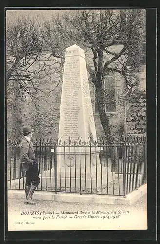 AK Domats, Monument élevé à la Mémoire des Soldats morts pour la France