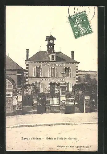 AK Lavau, Mairie et Ecole des Garcons