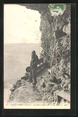 AK Saint-More, Le Pere Leleu sur sa Terrasse