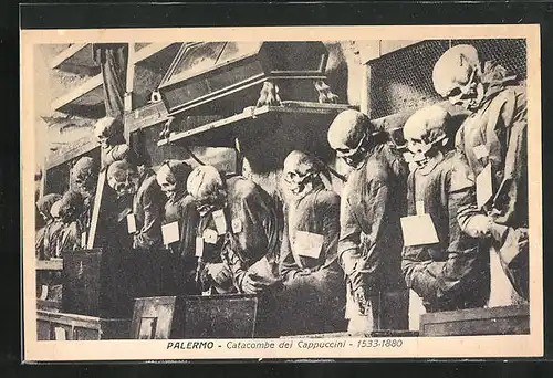 AK Palermo, Catacombe dei Cappuccini, Skelette in Kleidung