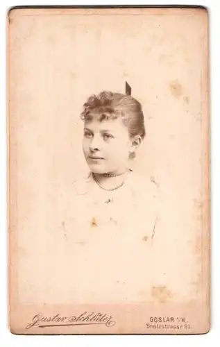 Fotografie Gustav Schlüter, Goslar a /H., Breitestrasse 91, Portrait junge Dame mit Halskette