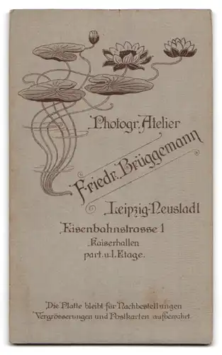 Fotografie Friedr. Brüggemann, Leipzig-Neustadt, Eisenbahnstrasse 1, Portrait junge Dame in modischer Kleidung