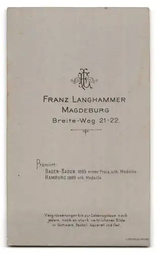 Fotografie Franz Langhammer, Magdeburg, Breite-Weg 21-22, Portrait junges Paar in modischer Kleidung