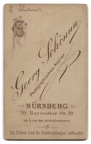 Fotografie Georg Schönau, Nürnberg, Bayreuther Str. 20, Portrait Herr mit Oberlippenbart trägt Anzug und Krawatte