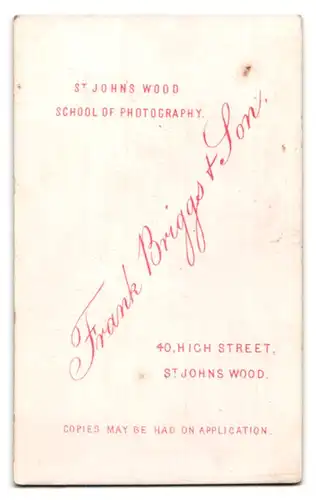 Fotografie Frank Briggs & Son, St. Johns Wood, 40 High Street, Herr im Anzug mit Oberlippenbart