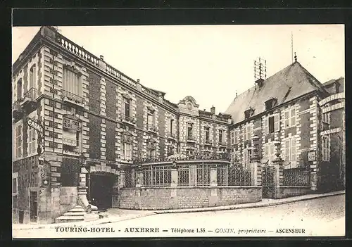 AK Auxerre, Touring-Hotel