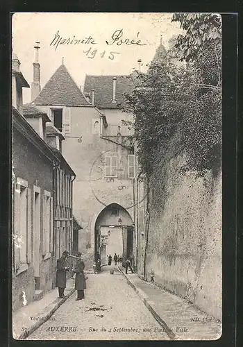 AK Auxerre, La Rue du 4 Septembre, Une Porte de Ville