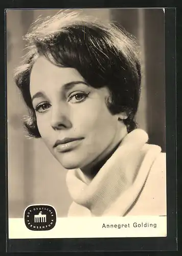 AK Schauspielerin Annegret Golding im Rollkragenpullover