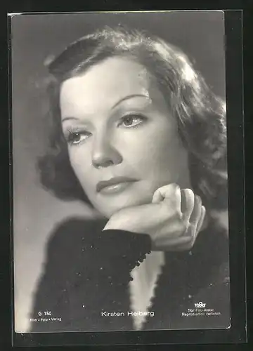 AK Schauspielerin Kirsten Heiberg in Denkerpose