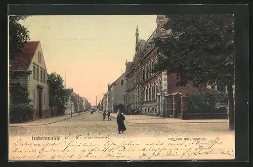 AK Luckenwalde, Post und Wilhelmstrasse mit Passanten