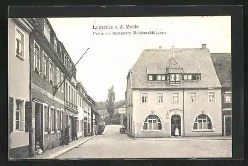 AK Lunzenau a. d. Mulde, Strassenpartie am Restaurant Muldenschlösschen