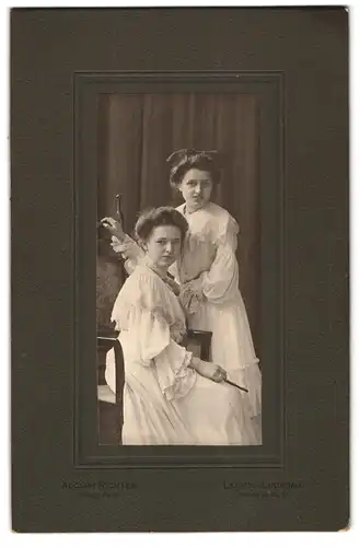 Fotografie Adolph Richter, Leipzig-Lindenau, Merseburger Strasse 61, Schwestern im weissem Kleid