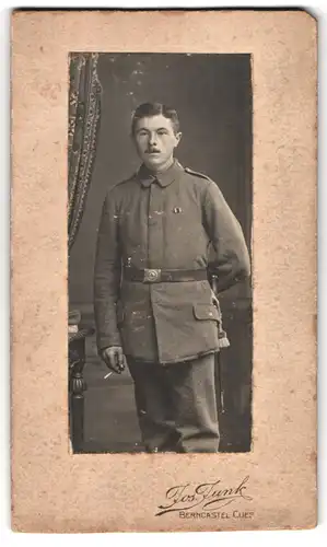 Fotografie Jos. Junk, Berncastel-Cues, Portrait stattlicher Soldat in interessanter Uniform