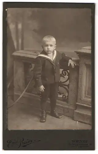 Fotografie Emil Preim, Wien, Stryekgasse 12, Portrait kleiner Junge im Matrosenanzug
