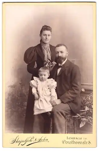 Fotografie Stapelfeld & Sohn, Limbach i/S., Dorotheenstr. 8, Portrait junges Ehepaar mit kleiner Tochter