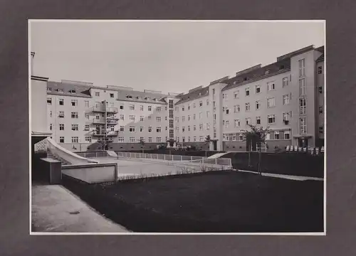 Fotoalbum 48 Fotografien 1931, Ansicht Wien, Wohnhausbau Wien XXI. Rautenkranzgasse, Volkswohnhaus
