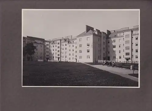 Fotoalbum 40 Fotografien 1933, Ansicht Wien, Wohnhausbau Wien XI Rinnböckstrasse, Volkswohnhaus