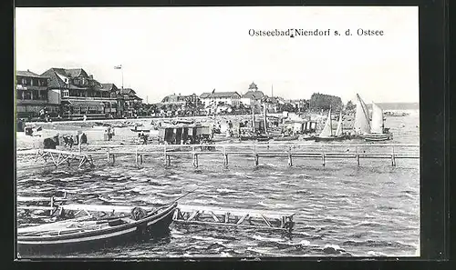 AK Ostseebad Niendorf, Blick von der Ostsee zum Ort