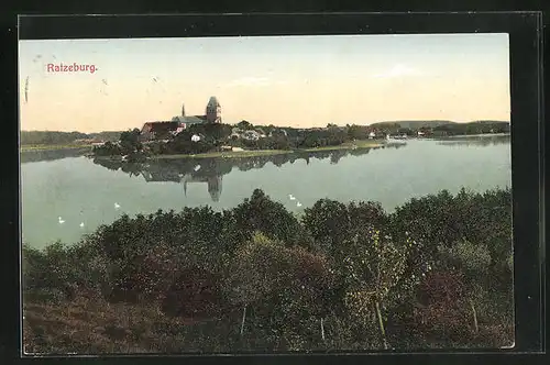 AK Ratzeburg i. Lbg., Blick über den See zum Ort