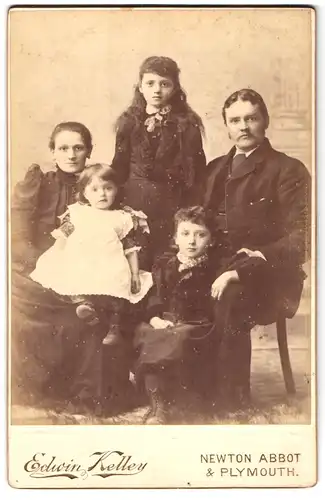 Fotografie Edwin Kelley, Plymouth, Familienportrait mit 3 Kindern