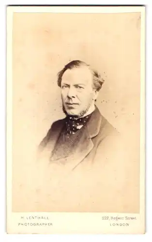 Fotografie H. Lenthall, London, 222, Regent Street, Portrait statlicher Herr im Anzug mit Krawatte