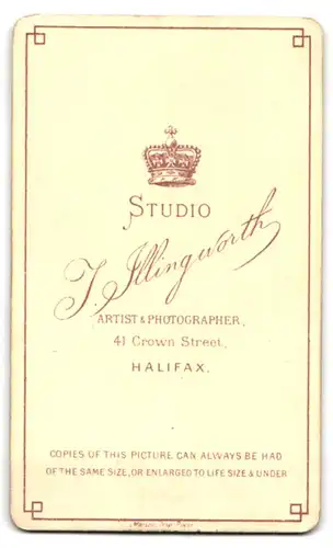 Fotografie T. Illingworth, Halifax, 41 Crown Street, Portrait junge Frau in schönem Kleid der Gründerzeit