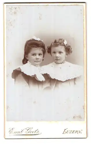 Fotografie Emil Goetz, Luzern, Hirschmattstr. 8, Portrait niedliche Mädchen mit Schleifen im Haar