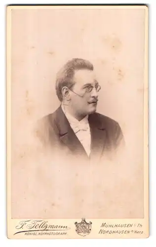 Fotografie F. Tellgmann, Mühlhausen i/Th., Portrait Herr mit weisser Fliege und Zwicker