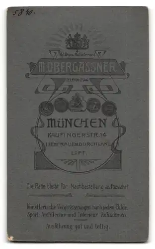 Fotografie M. Obergassner, München, Kaufingerstrasse 14, Portrait stattlicher Herr in modischer Kleidung