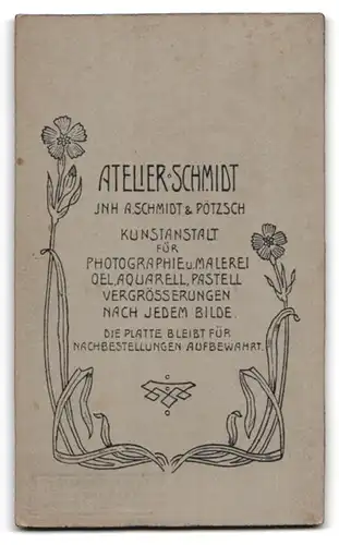 Fotografie A. Schmidt & Pötzsch, Tharandt, Portrait niedliches Kleinkind im weissen Kleid