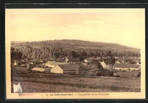 AK La Celle-Saint-Cyr, Vue générale de la Petite-Celle