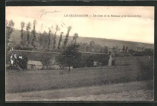 AK La Celle-Saint-Cyr, Un Coin de la Fontaine et la Celle-St-Cyr