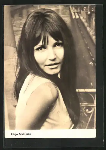 AK Schauspielerin Alicja Sedzinska mit langen Haaren