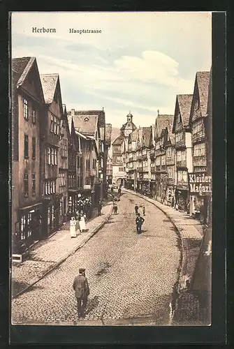 AK Herborn, Hauptstrasse mit Geschäft