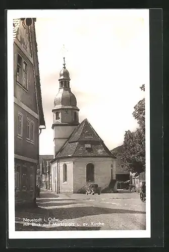 AK Neustadt i. Odw., Blick auf Marktplatz und ev. Kirche