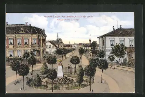 Künstler-AK Ortrand, Blick vom Bahnhof nach der Stadt mit Kriegerdenkmal 1870-71