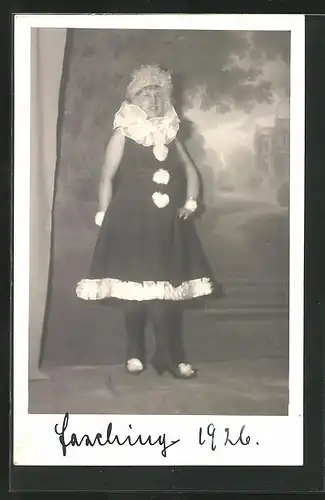 AK Frau in einem pompösen Kostüm, Fasching