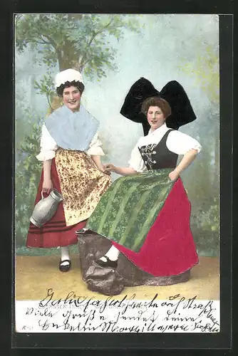 Stoff-Präge-AK Zwei Damen am Waldesrand in elsass-lothringischen Trachten