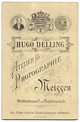 Fotografie Hugo Delling, Meissen, Wettinstr. 2, Soldat in Uniform auf seinem Pferd auf der Strasse