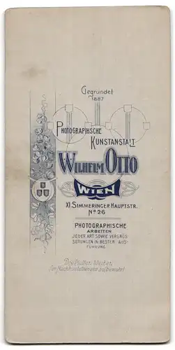 Fotografie Wilhelm Otto, Wien, Hauptstrasse 26, Dame im Mantel und Muff