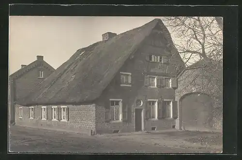 Foto-AK Schwaam / Wegberg, Ortspartie mit Reethaus, 1919