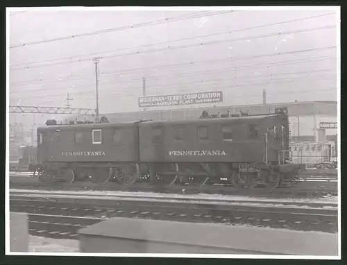 Fotografie unbekannter Fotograf, Ansicht New York City, Triebwagen der Pennsylania Railroad am Harrison Plant