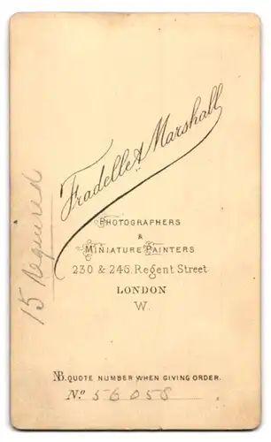 Fotografie Fradelle & Marshall, London, 230 & 246 Regent Street, Portrait charmanter Herr mit Schnurrbart im Jackett