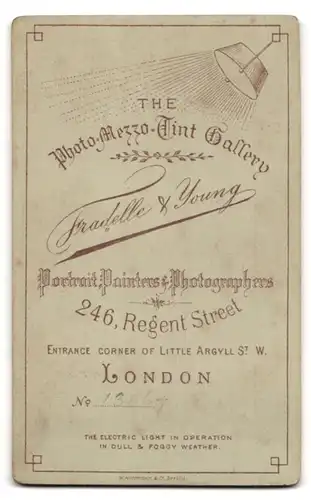 Fotografie Fradelle & Marshall, London, 230 & 246 Regent Street, Portrait stattlicher Herr mit Halbglatze