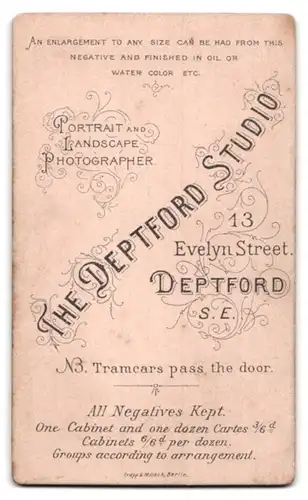 Fotografie W. H. Fawn, Deptford, 13 Evelyn Street, Portrait charmanter Bube mit Hut im Jackett